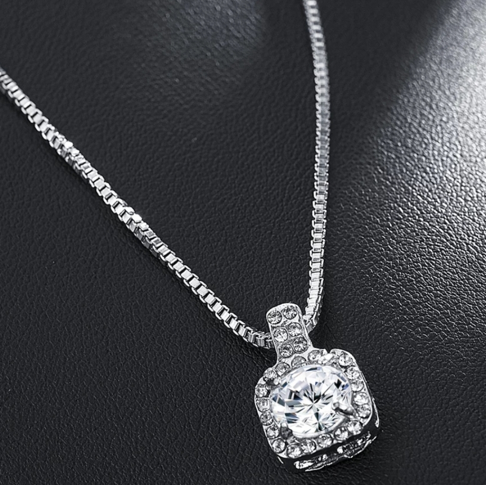 New square rhinestone Crystal zircon necklace!! - Picture 3 of 4